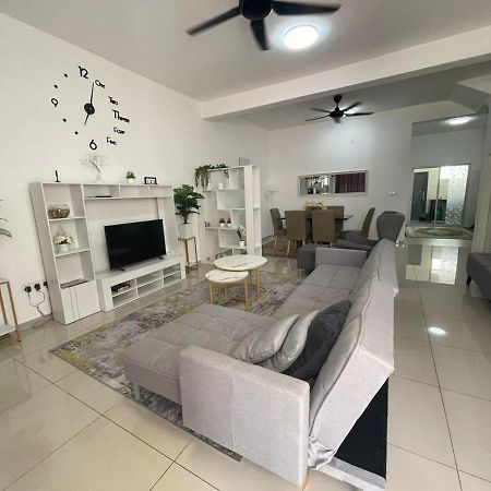 Safiyya Homestay Keluang Zewnętrze zdjęcie